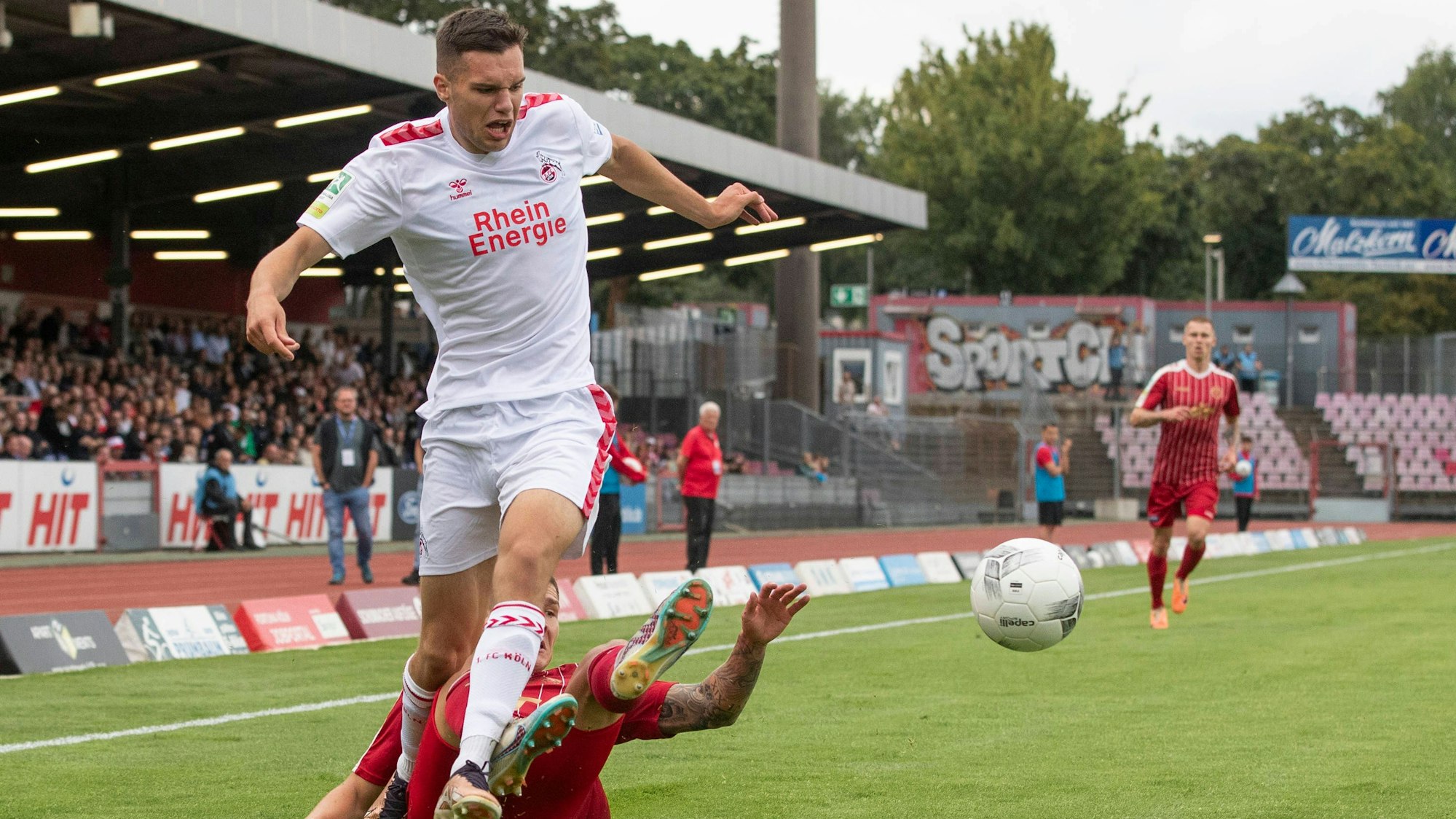 Regionalliga West: SC Fortuna Koeln - 1. FC Koeln U21, U 21 01.08.2023 Antonio Verinac 1. FC Koeln U21, 19, Jonas Scholz Fortuna Koeln, 32, Regionalliga West, 1. Spieltag, SC Fortuna Koeln - 1. FC Koeln U21, am 01.08.2023, Suedstadion, Koeln *** Regionalliga West SC Fortuna Koeln 1 FC Koeln U21, 01 08 2023 Antonio Verinac 1 FC Koeln U21, 19 , Jonas Scholz Fortuna Koeln, 32 , Regionalliga West, 1 Matchday, SC Fortuna Koeln 1 FC Koeln U21, on 01 08 2023, Suedstadion, Koeln Copyright: xBEAUTIFULxSPORTS/Meuselx