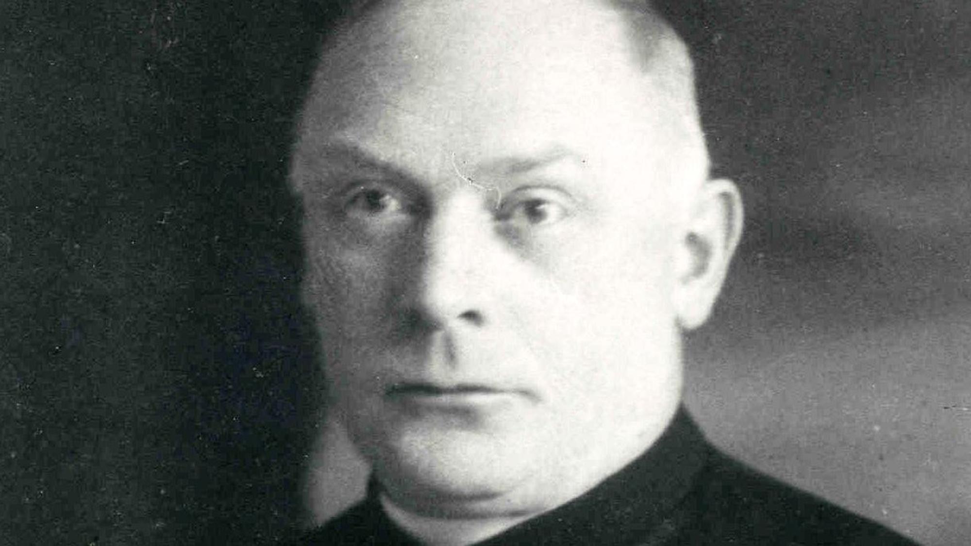 Das Bild zeigt das Porträt des Pfarrers Franz Hennes.