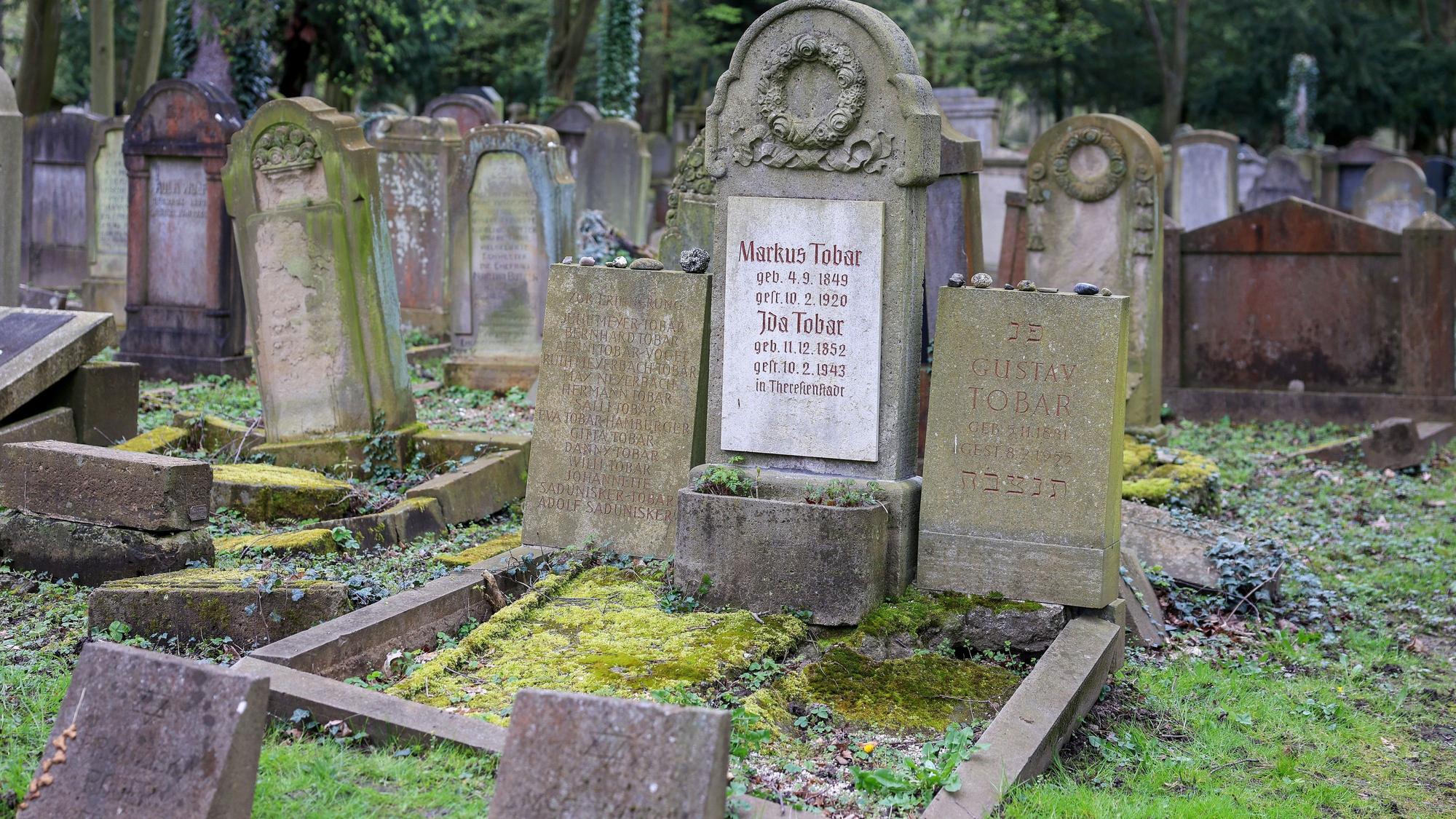 Das Grab von Markus und Ida Tobar auf dem Jüdischen Friedhof in Bocklemünd.