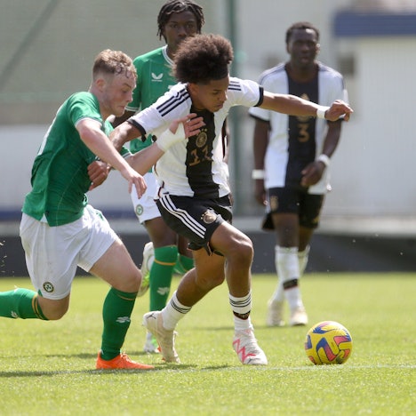 V.li. Kaylem Harnett IRL, Francis Onyeka GER . Fussball: Länderspiel, EM-Qualifikation für Zypern 2024. Deutschland vs Irland, Deutschland: Saison 23/24: U17, U 17 Nationalmannschaft, 23.03.2024. *** V li Kaylem Harnett IRL , Francis Onyeka GER Sport Soccer international match, European Championship qualification for Cyprus 2024 Germany vs Ireland, Germany season 23 24 U17 national team, 23 03 2024