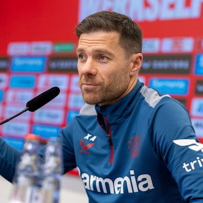 29.03.2024, Nordrhein-Westfalen, Leverkusen: Fußball: Bundesliga, vor dem Spiel Bayer Leverkusen - TSG 1899 Hoffenheim (30.03.): Pressekonferenz Bayer Leverkusen mit Trainer Xabi Alonso.
Trainer Xabi Alonso will bei Bayer Leverkusen bleiben. (zu dpa: «Verbleib in Leverkusen: Alonso will «weiter wachsen»») Foto: Christoph Reichwein/dpa +++ dpa-Bildfunk +++