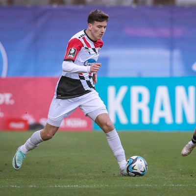 24.02.2024, Köln, Fußball, bwin 3. Liga Herren, Sportpark Höhenberg, 27. Spieltag, Saison 2023 2024, FC Viktoria Köln SV Sandhausen: Said El Mala Viktoria Köln gegen Jonas Weik SV Sandhausen. DFB regulations prohibit any use of photographs as image sequences and or quasi-video. Nordrhein-Westfalen Deutschland *** 24 02 2024, Köln, Fußball, bwin 3 Liga Herren, Sportpark Höhenberg, 27 Spieltag, Saison 2023 2024, FC Viktoria Köln SV Sandhausen Said El Mala Viktoria Köln vs Jonas Weik SV Sandhausen DFB regulations prohibit any use of photographs as image sequences and or quasi video Nordrhein Westfalen Germany