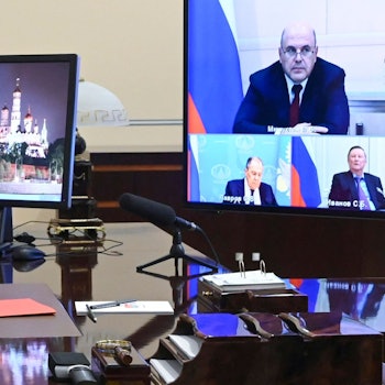 Ein von der staatlichen russischen Nachrichtenagentur Sputnik veröffentlichtes Bild zeigt Wladimir Putin, Präsident von Russland, während einer Sitzung mit Mitgliedern des Sicherheitsrates.