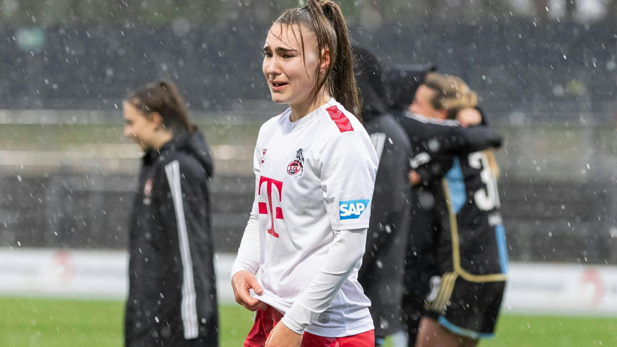 GOOGLE PIXEL Frauen-Bundesliga: 1. FC Köln - 1. FC Nürnberg, 23.03.2024 Alena Bienz 1. FC Köln, 11 ist enttäuscht. GOOGLE PIXEL Frauen-Bundesliga, 1. FC Köln - 1. FC Nürnberg, 17. Spieltag, am 23.03.2024, Franz-Kremer-Stadion, Köln DFL regulations prohibit any use of photographs as image sequences and/or quasi-video *** GOOGLE PIXEL Frauen Bundesliga 1 FC Köln 1 FC Nürnberg, 23 03 2024 Alena Bienz 1 FC Köln, 11 is disappointed GOOGLE PIXEL Frauen Bundesliga, 1 FC Köln 1 FC Nürnberg, 17 Spieltag, am 23 03 2024, Franz Kremer Stadion, Köln DFL regulations prohibit any use of photographs as image sequences and or quasi video Copyright: xBEAUTIFULxSPORTS/Meuselx