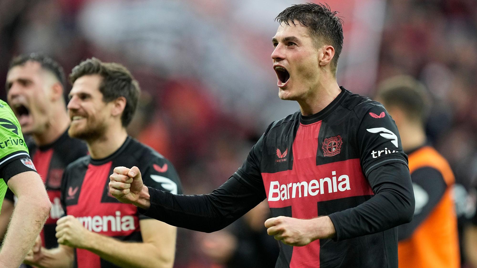 Leverkusens Torschütze Patrik feiert den Sieg seiner Mannschaft gegen TSG Hoffenheim in der BayArena in Leverkusen.