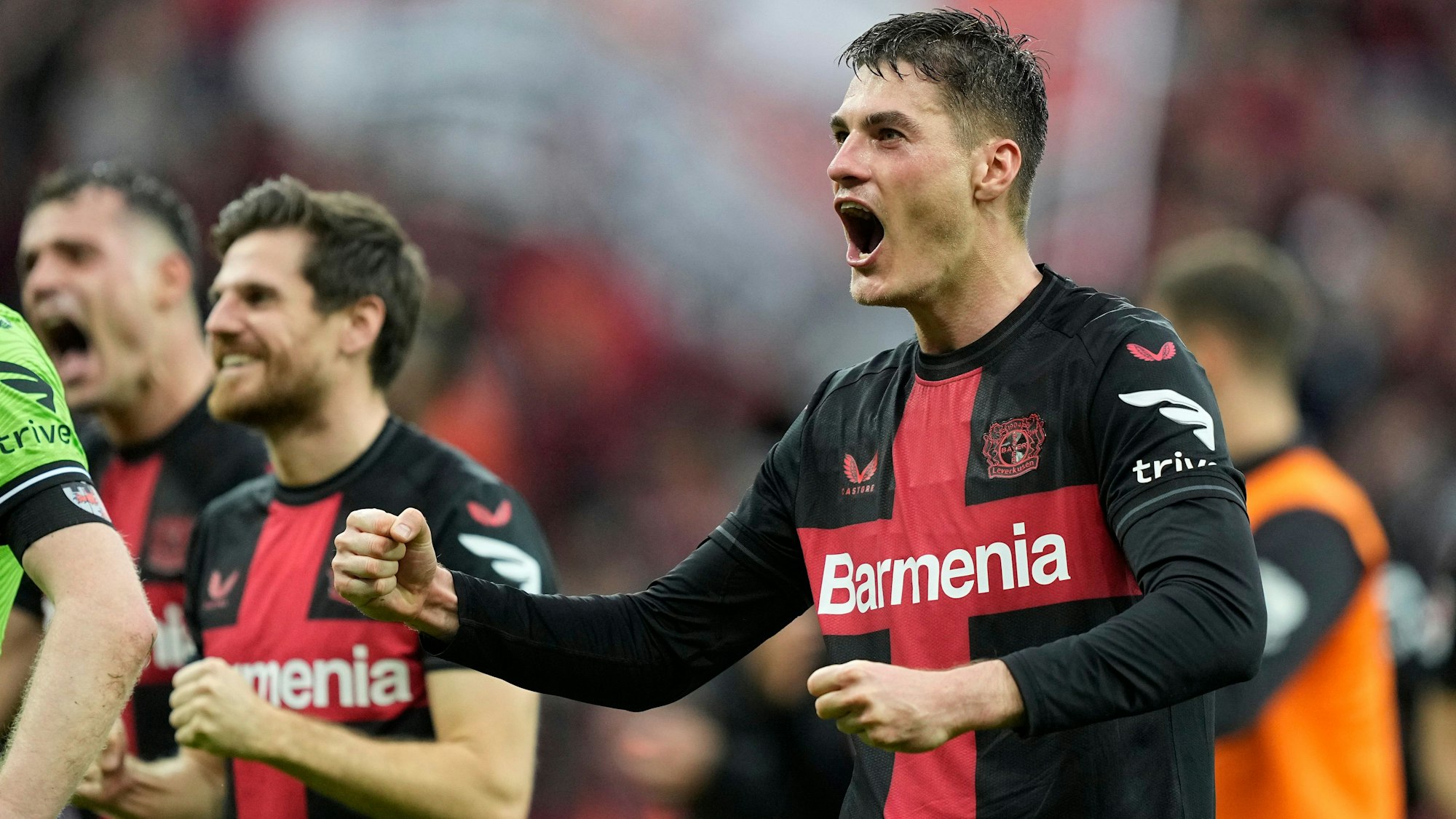 Leverkusens Torschütze Patrik feiert den Sieg seiner Mannschaft gegen TSG Hoffenheim in der BayArena in Leverkusen.