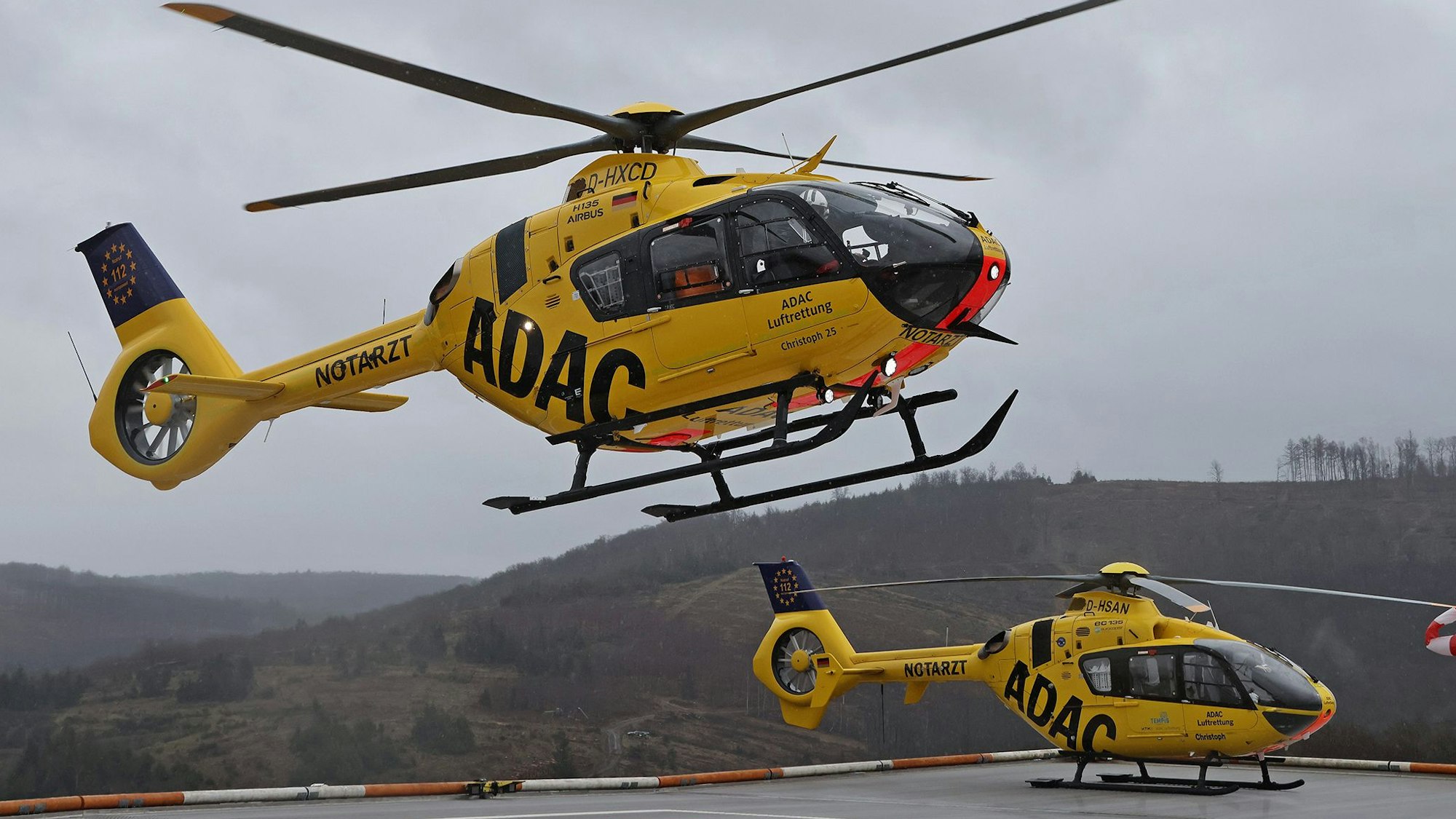 Der Rettungshubschrauber Christoph 25 des ADAC, Station Siegen, wird auch bei Unfällen in Oberberg gerufen. So wie auch am Abend des Ostersonntags nach einem Unfall in Waldbröl-Spurkenbach.