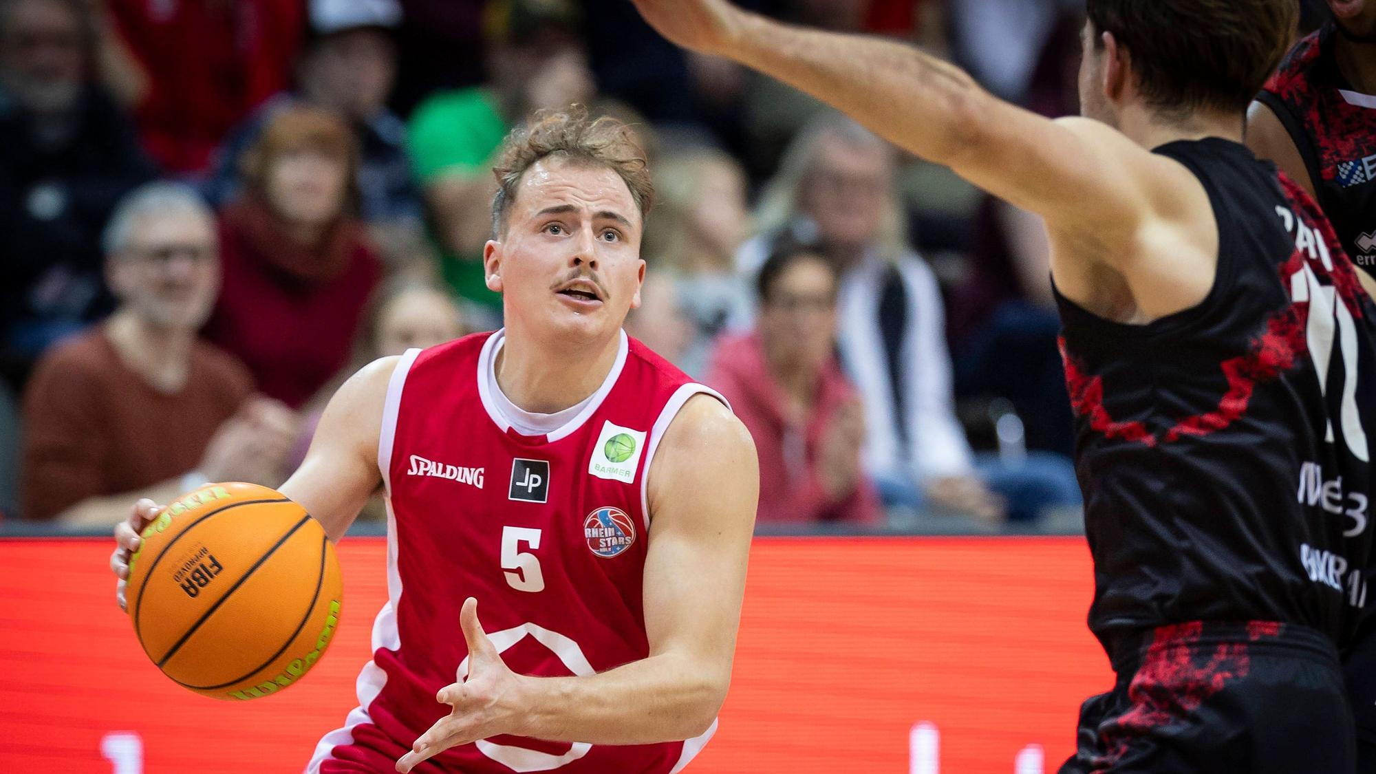 Basketball ProB Nord, Bayer Giants Leverkusen vs. Rheinstars Köln, 23.12.23 Rupert Hennen RheinStars Koeln 5 Leverkusen, 23.12.23 - Basketball ProB Nord, Bayer Giants Leverkusen vs. Rheinstars Köln *** Basketball ProB North, Bayer Giants Leverkusen vs Rheinstars Cologne, 23 12 23 Rupert Hennen RheinStars Koeln 5 Leverkusen, 23 12 23 Basketball ProB North, Bayer Giants Leverkusen vs Rheinstars Cologne Copyright: xBEAUTIFULxSPORTS/AxelxKohringx