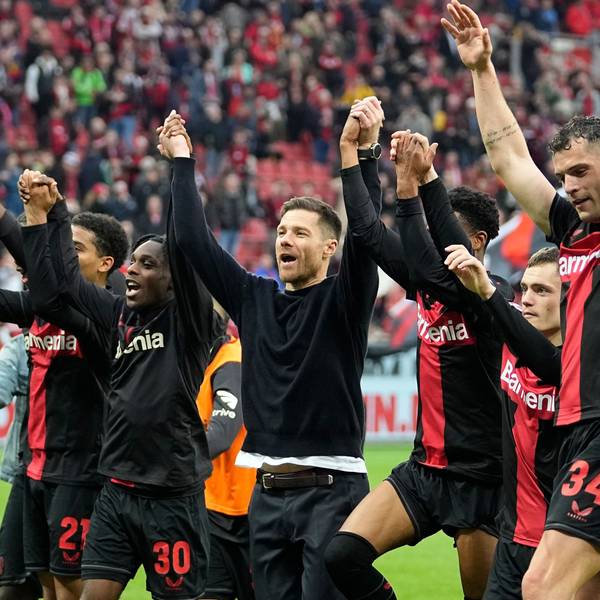 Leverkusen's head coach Xabi Alonso, center, celebrates with his team in front of supporters after winning the German Bundesliga soccer match between Bayer Leverkusen and TSG Hoffenheim at the BayArena in Leverkusen, Germany, Saturday, March 30, 2024. (AP Photo/Martin Meissner)