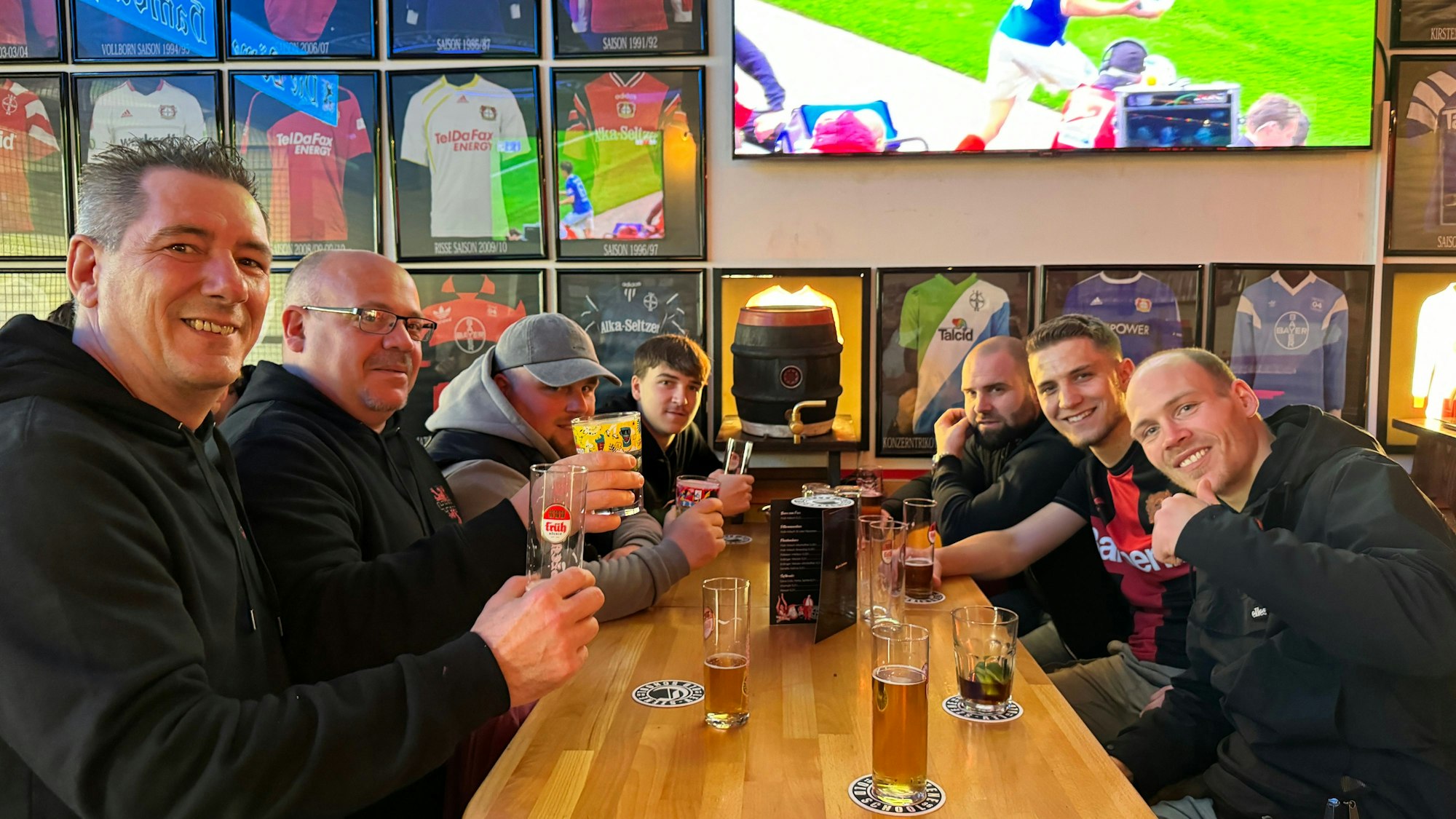 Vor dem Bayer 04