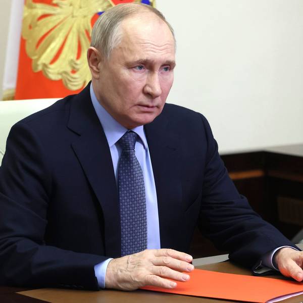 Das von der staatlichen russischen Nachrichtenagentur Sputnik via AP veröffentlichte Bild zeigt Wladimir Putin, Präsident von Russland, während er eine Sitzung mit Mitgliedern des Sicherheitsrates per Videokonferenz in der Präsidentenresidenz Nowo-Ogarjowa, außerhalb von Moskau, leitet.