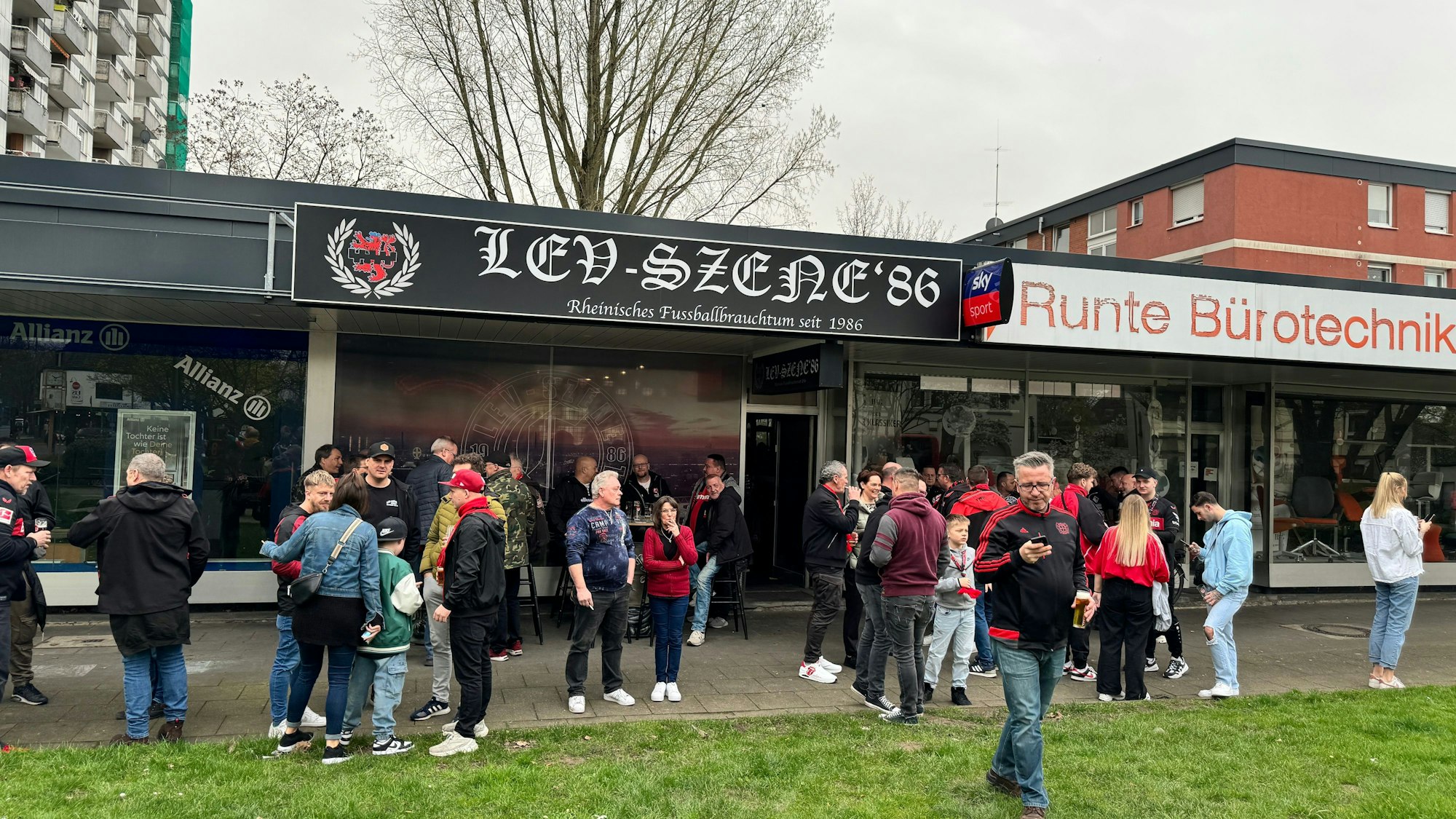 Vor dem Bayer 04