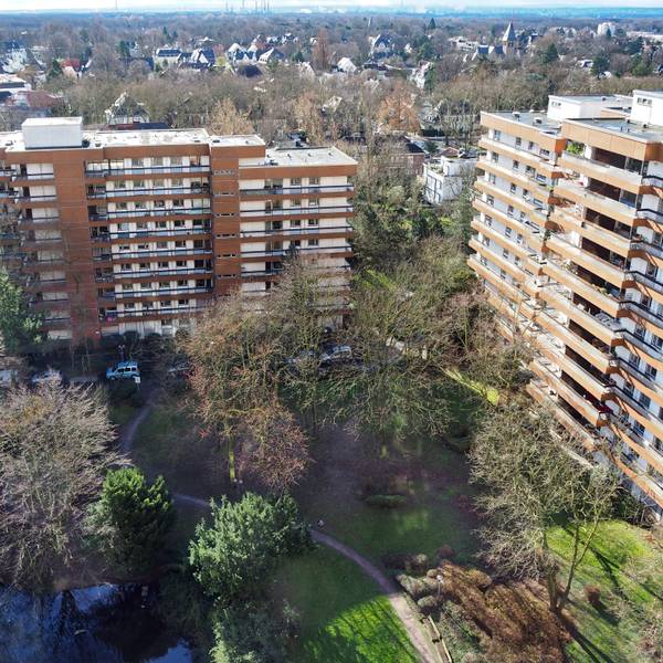 Auch wo sich derzeit der Teich im Springbrunnen im Park befindet, soll ein Hochhaus im Wohnpark Bayenthal errichtet werden. Der Teich soll versetzt werden.