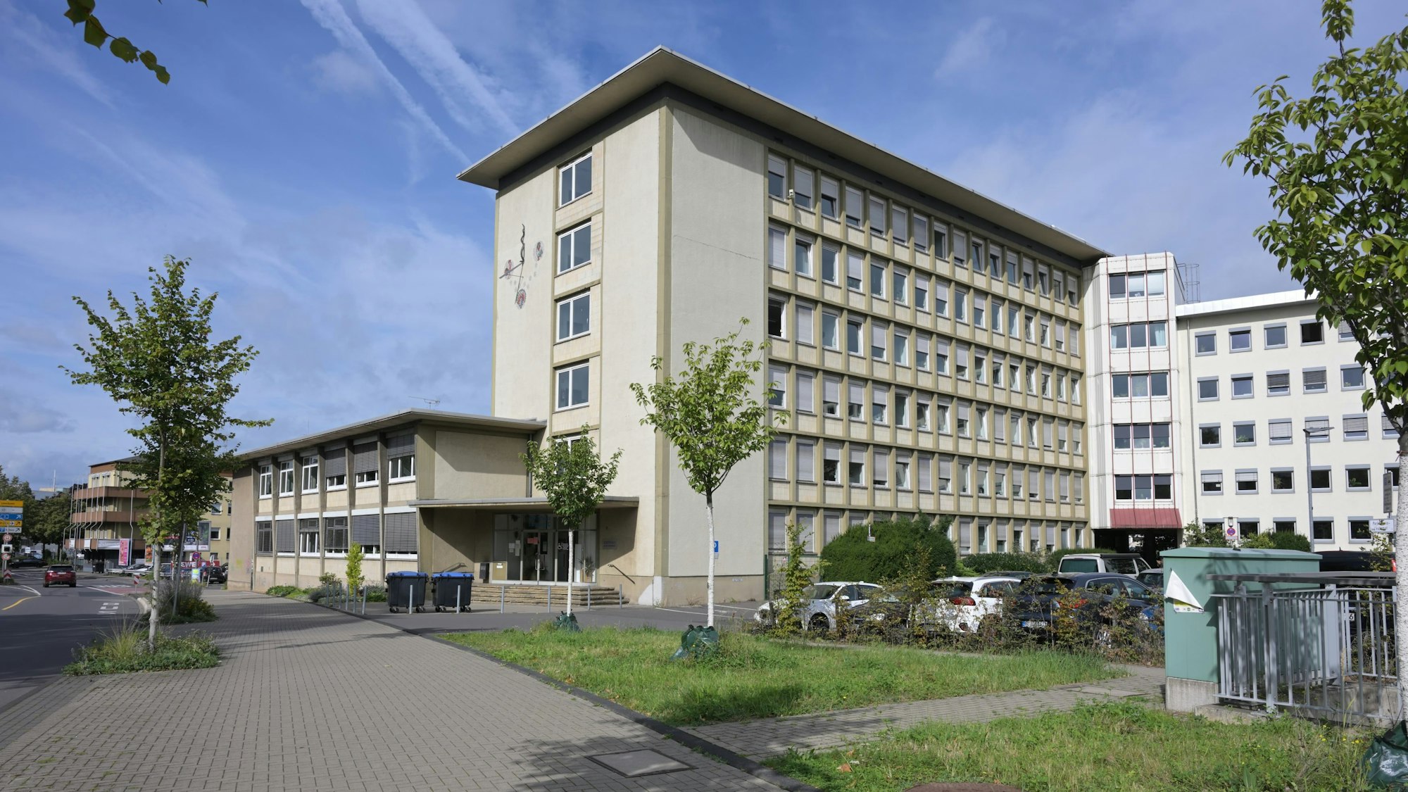 Das Foto zeigt das Gladbacher Stadthaus an der Schnabelsmühle.