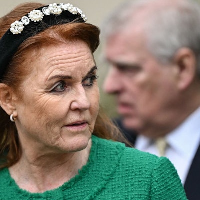 Sarah „Fergie“ Ferguson schaut zur Seite.