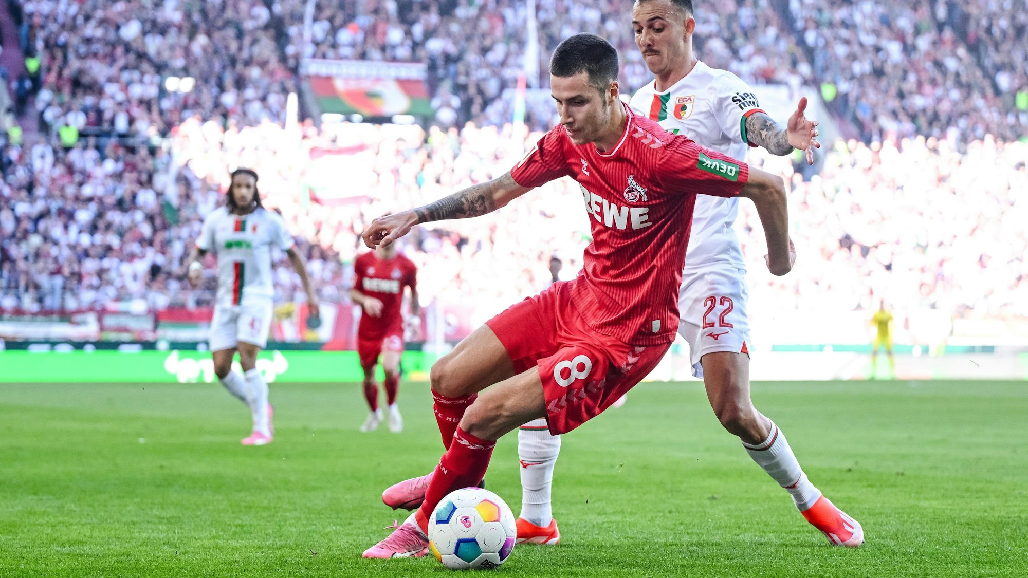 Denis Huseinbasic spielte in Augsburg mit Dejan Ljubicic vor der Abwehr, hatte allerdings Schwierigkeiten, die Räume zu schließen.