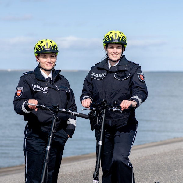 Die niedersächsische Polizei hatte auf der Nordseeinsel Norderney ebenfalls den Einsatz von E-Scootern getestet. IN NRW soll dieser jetzt enden.