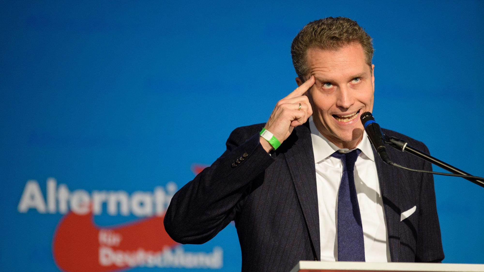 Petr Bystron, Landesvorsitzender der AfD in Bayern, spricht am 25.11.2017 auf dem Parteitag der AfD Bayern in Greding (Bayern).