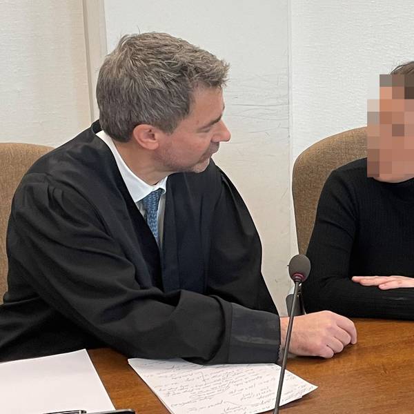 Die Angeklagte mit ihrem Verteidiger Marc Donay im Kölner Landgericht