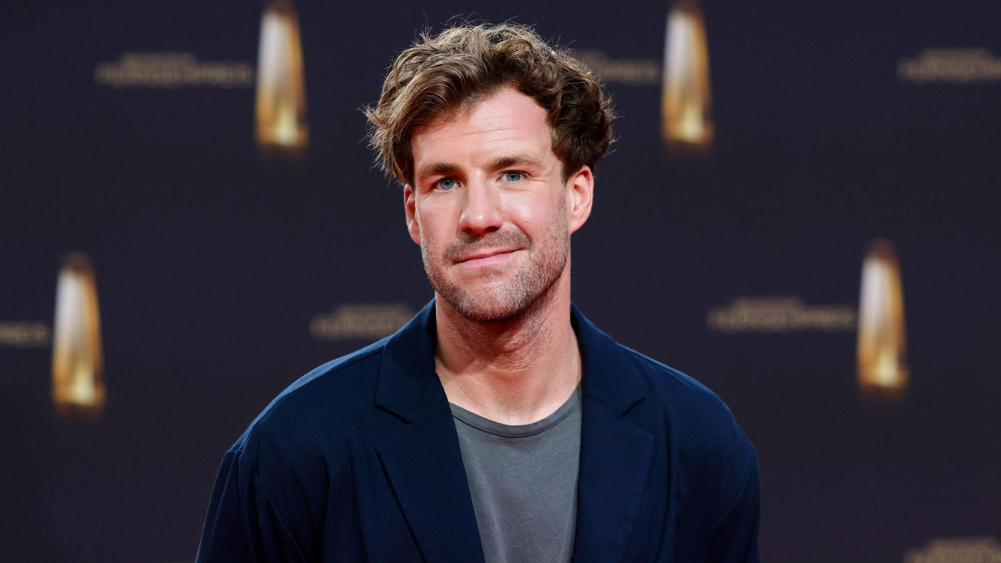 Komiker Luke Mockridge bei der Gala des Deutschen Fernsehpreis 2023 im Coloneum.
