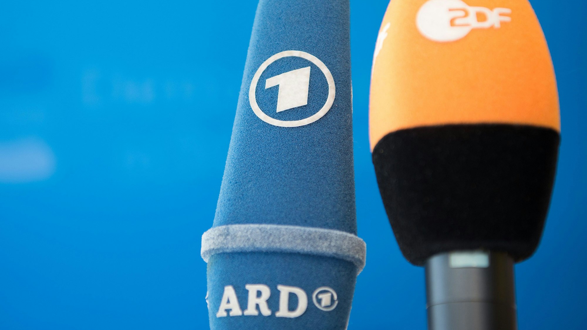 Mitarbeiterinnen und Mitarbeiter von ARD und ZDF haben ein Manifest verfasst, in dem sie grundlegende Reformen fordern.
