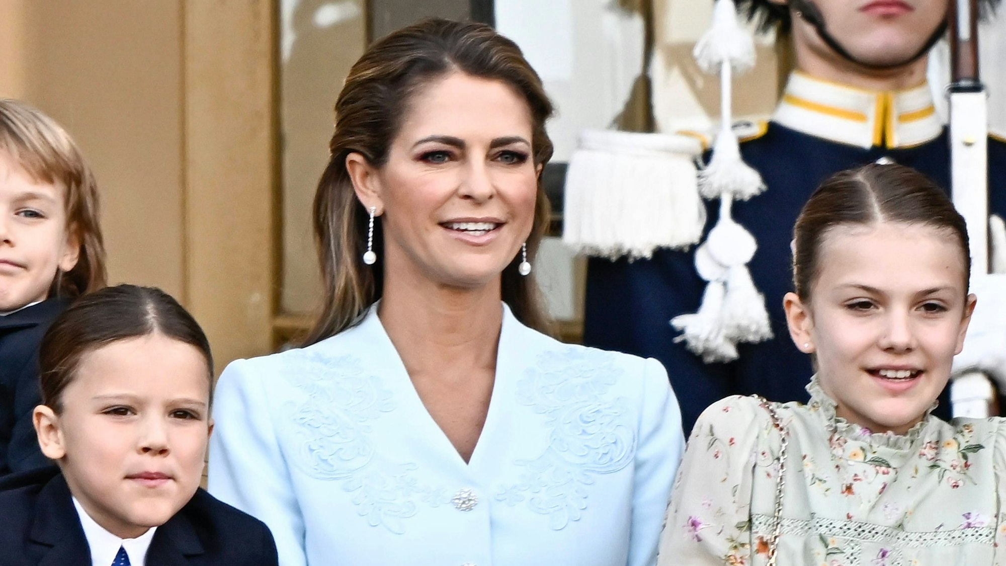 Prinzessin Madeleine (m) mit Prinz Alexander (l) und Prinzessin Estelle (r) im September 2023