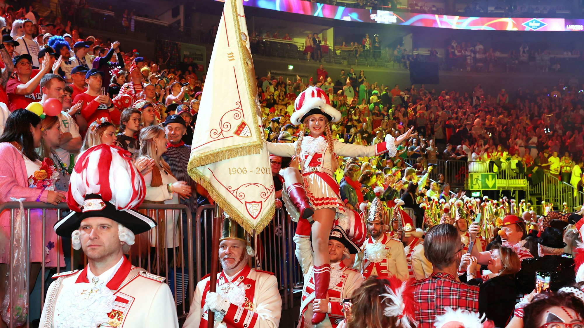 Der Einzug in die Lachende Kölnarena 2024.