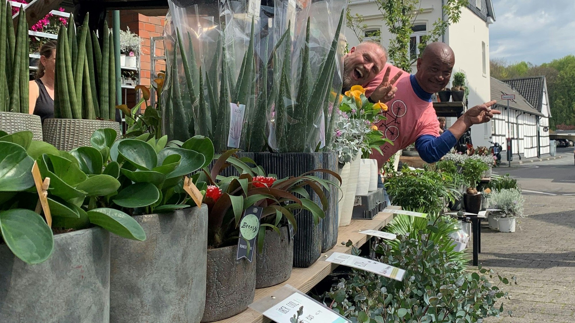 Die Werbe- und Fördergemeinschaft Schlebusch lädt auch 2024 wieder zu „Blühendes Schlebusch“ ein.