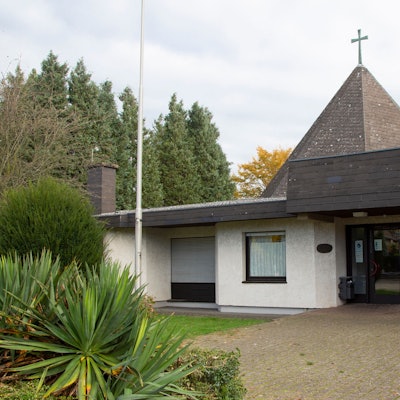 Die entweihte Thomaskirche in Meschenich braucht dringend eine Dachsanierung.