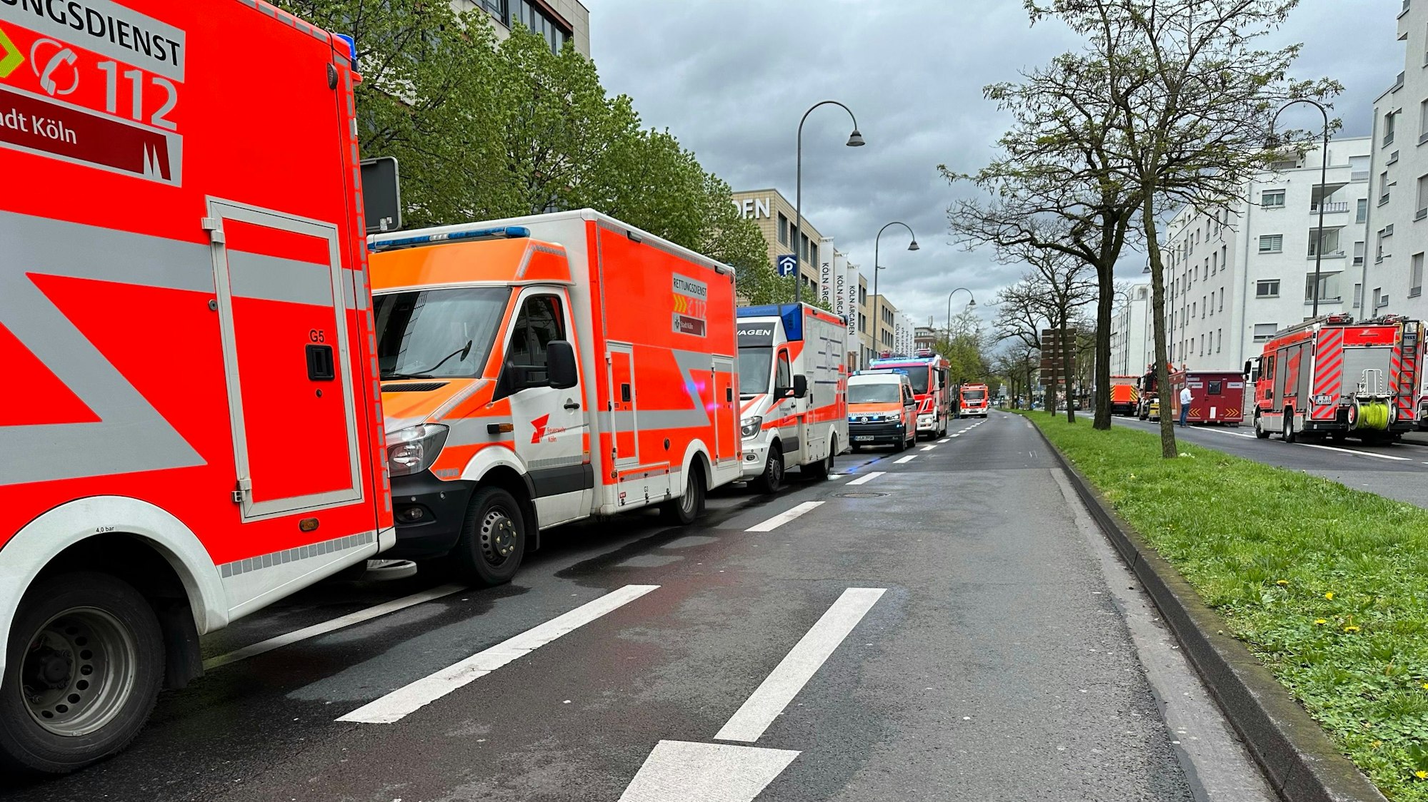 Kolonne von Rettungswagen