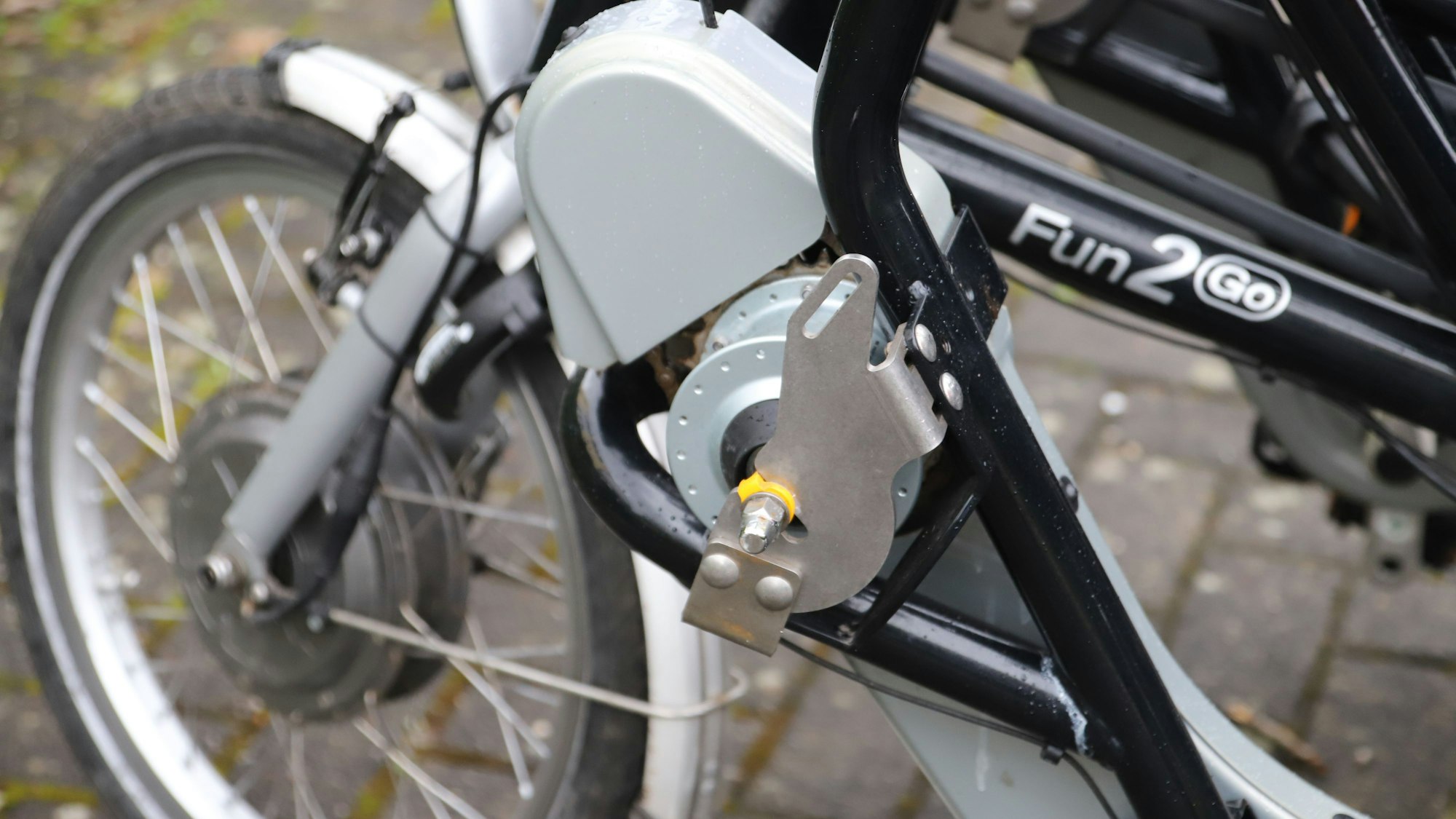 Ein Elektromotor unterstützt die Radler insbesondere bei anstrengenden Steigungen.