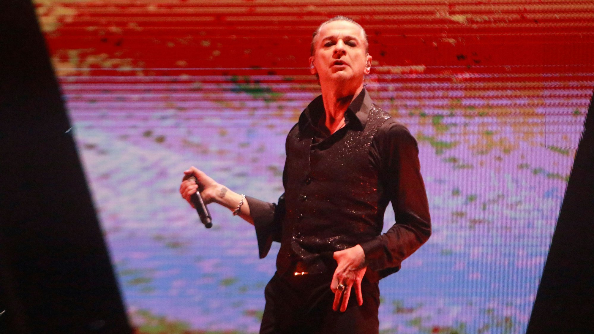 03.04.2024, Köln:  Depeche Mode in der Lanxess Arena. Foto: Arton Krasniqi