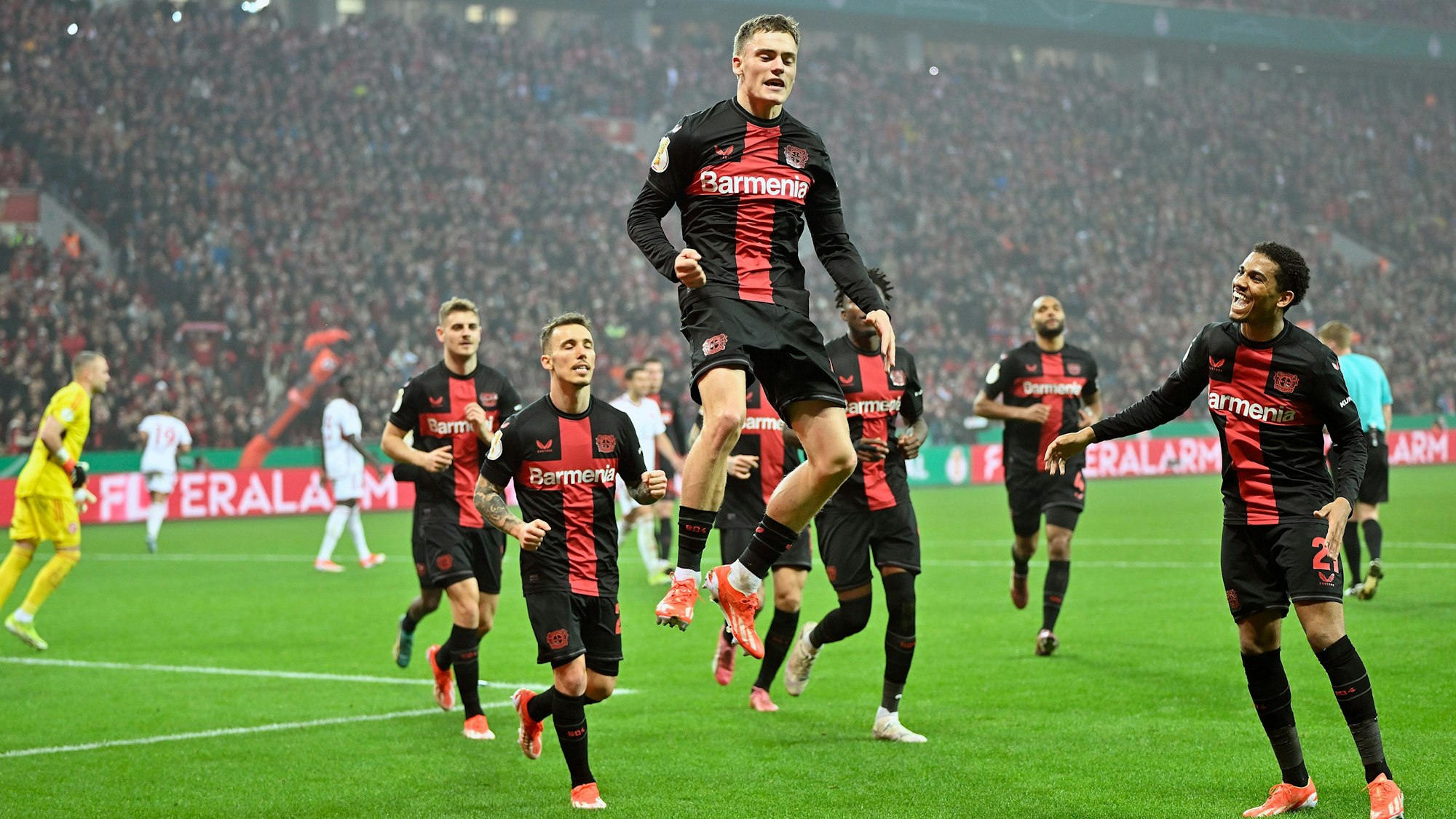 03.04.2024, xjrdrx, Fussball DFB Pokal 1/2 Finale, Bayer 04 Leverkusen - Fortuna Düsseldorf emspor, v.l. Torjubel nach dem Tor zum celebrating the goal celebrate 4:0 durch Florian Wirtz Bayer Leverkusen DFL/DFB REGULATIONS PROHIBIT ANY USE OF PHOTOGRAPHS as IMAGE SEQUENCES and/or QUASI-VIDEO Leverkusen *** 03 04 2024, xjrdrx, Fußball DFB Pokal 1 2 Finale, Bayer 04 Leverkusen Fortuna Düsseldorf emspor, v l Torjubel nach dem Tor zum celebrating the goal celebrate 4 0 durch Florian Wirtz Bayer Leverkusen DFL DFB REGULATIONS PROHIBIT ANY USE OF PHOTOGRAPHS as IMAGE SEQUENCES and or QUASI VIDEO Leverkusen