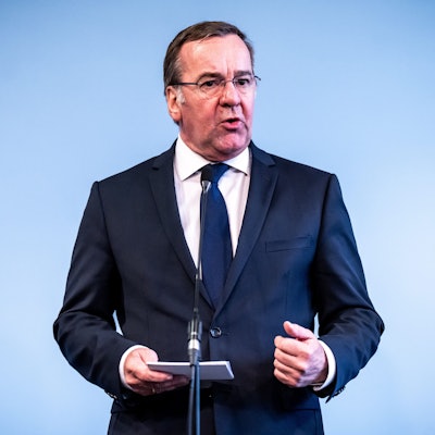 Boris Pistorius (SPD), Verteidigungsminister, nimmt an der Pressekonferenz zur Entscheidung über die künftige Struktur der Bundeswehr teil.