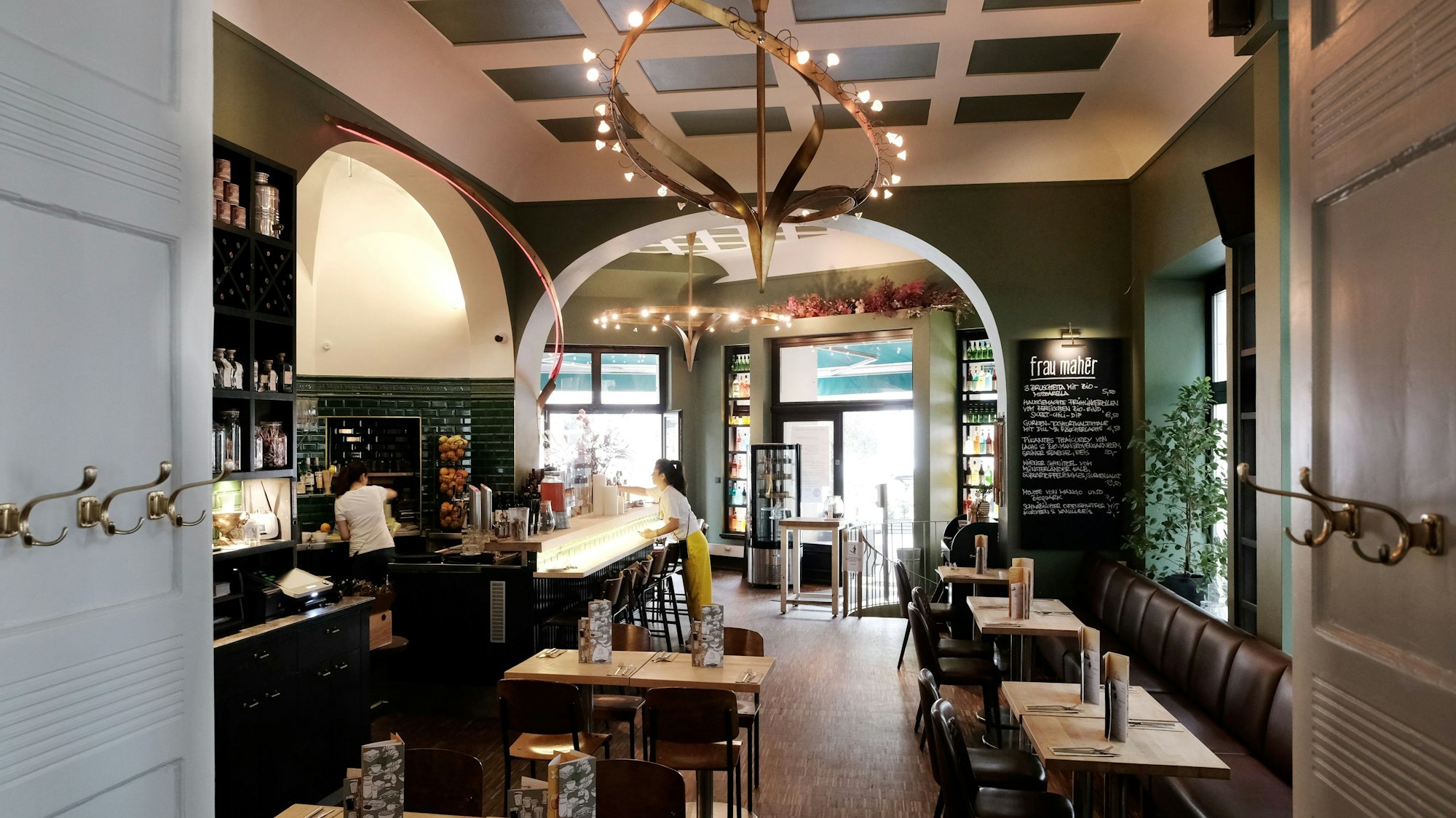 Das „Wippenbeck“ im schönen Altbau am Ubierring heißt heute „Frau Mahér“.