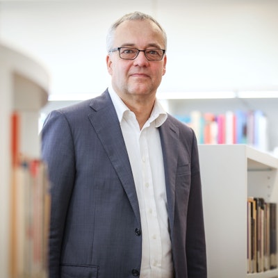 25.03.2024
Köln:
Warum fällt es uns so schwer, etwas gegen den Klimawandel zu tun? Jens Beckert, Direktor am Max-Planck-Institut für Gesellschaftsforschung und Professor für Soziologie, hat darüber ein Buch geschrieben ("Verkaufte Zukunft") und spricht am 10. April mit Gert Scobel in der Stadtbibliothek.
Foto: Martina Goyert