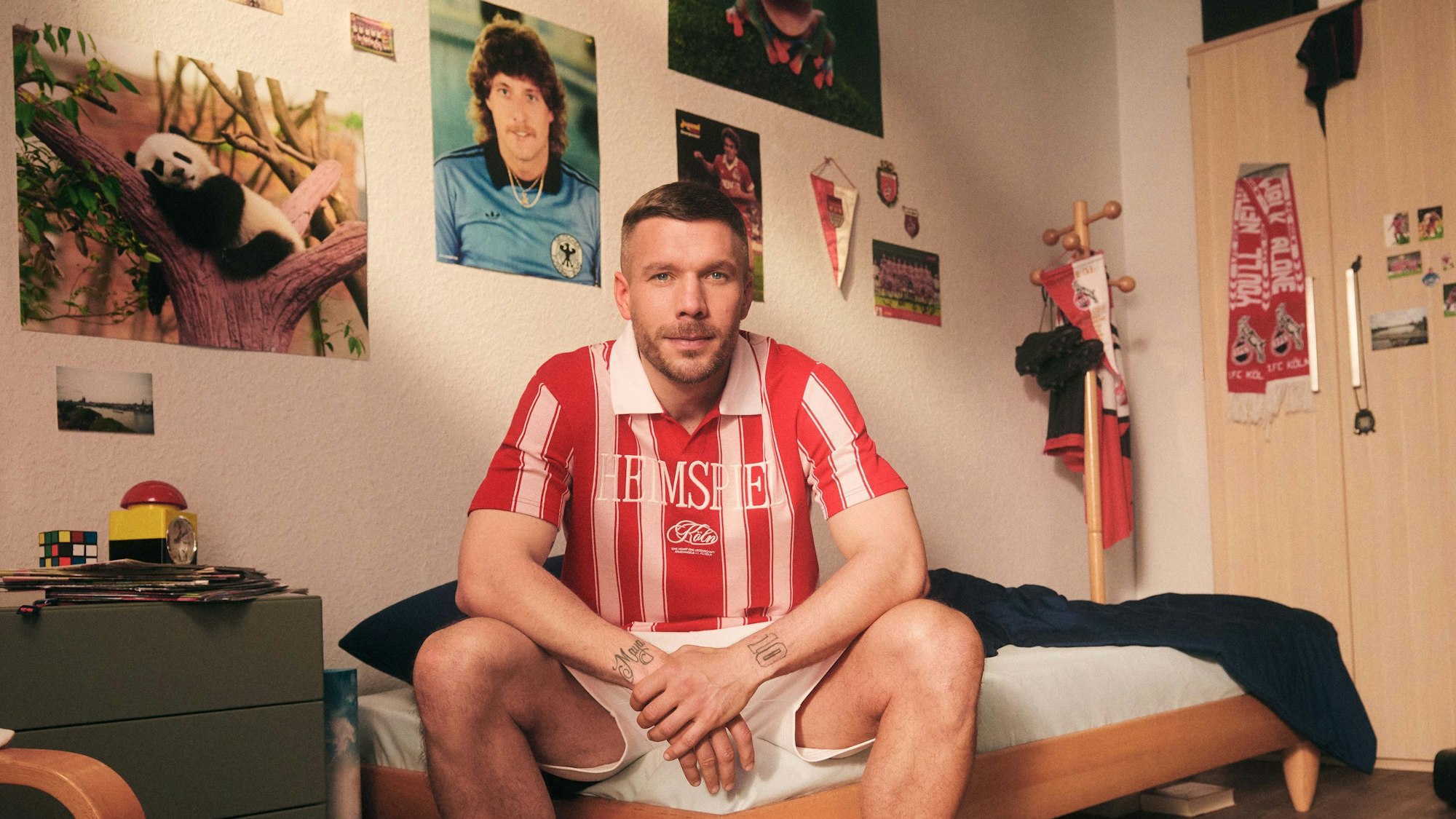 Lukas Podolski präsentiert die neue Kollektion des 1. FC Köln mit dem Kölner Modelabel Armedangels.