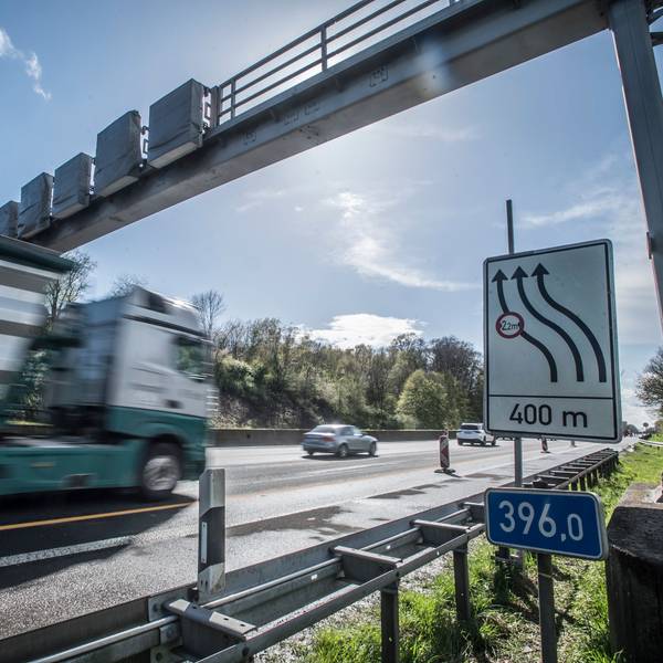 Genau bei Kilometer 396 stand die Geschwindigkeitsmessanlage auf der Autobahn 1 zwischen Burscheid und Leverkusen.