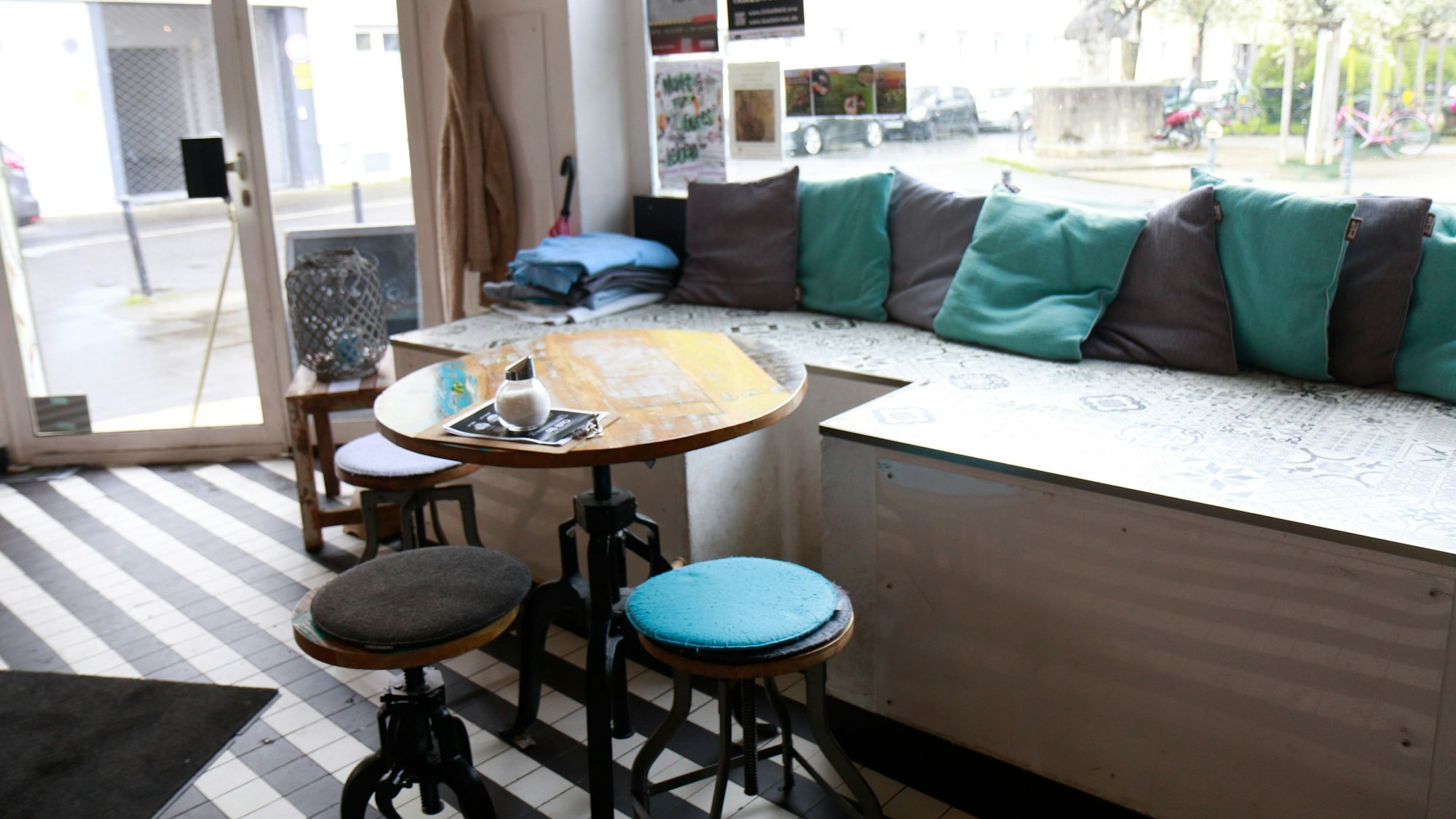 Inneneinrichtung Café Bo in Köln Zollstock.