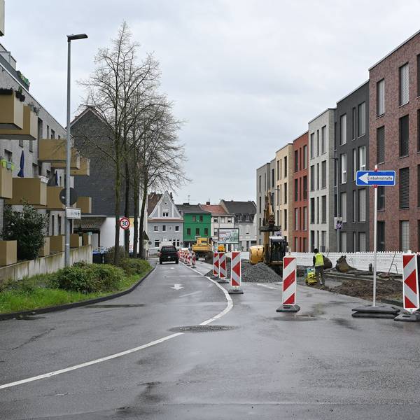 Das Foto zeigt Bauarbeiten an der Dechant-Müller-Straße.