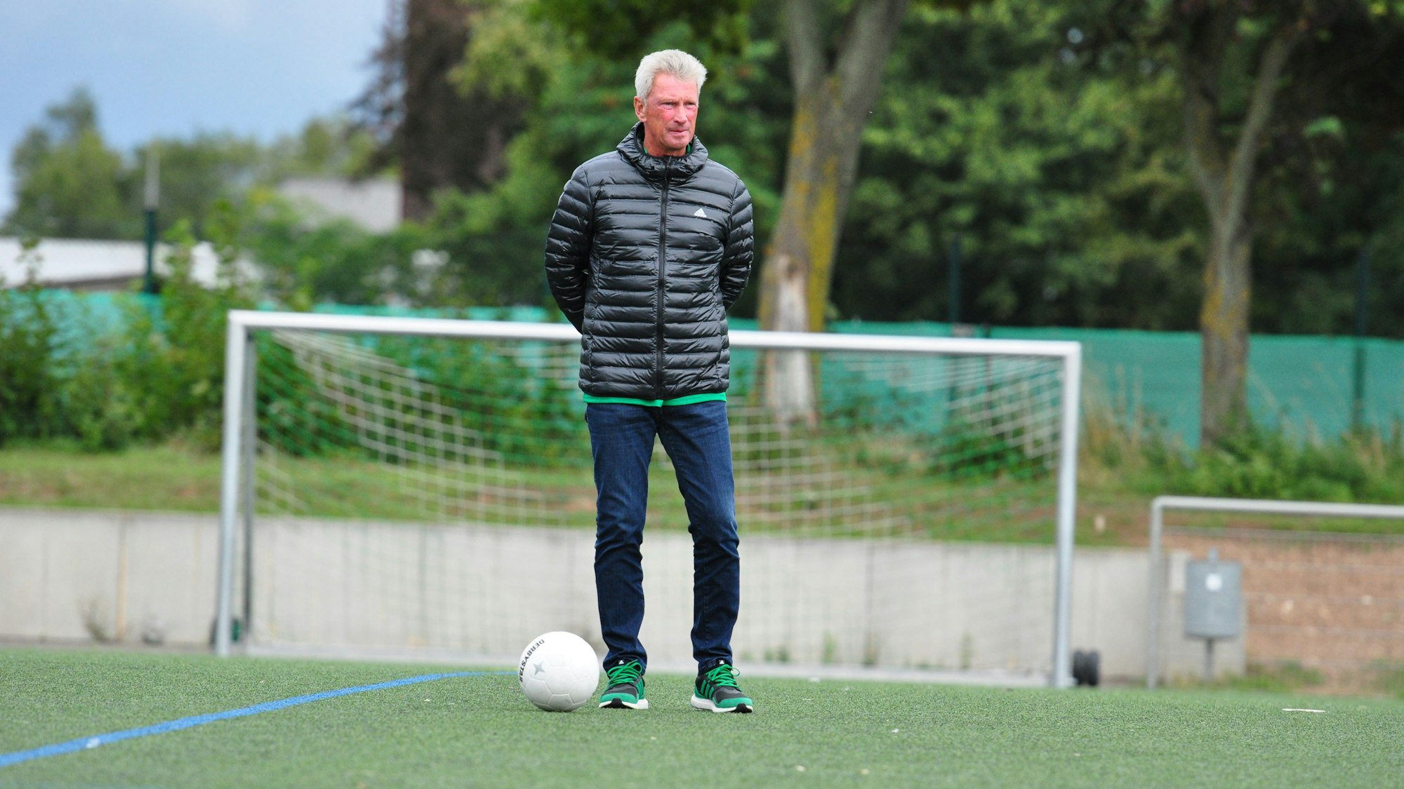 Zu sehen ist Trainer Christian Schreier.