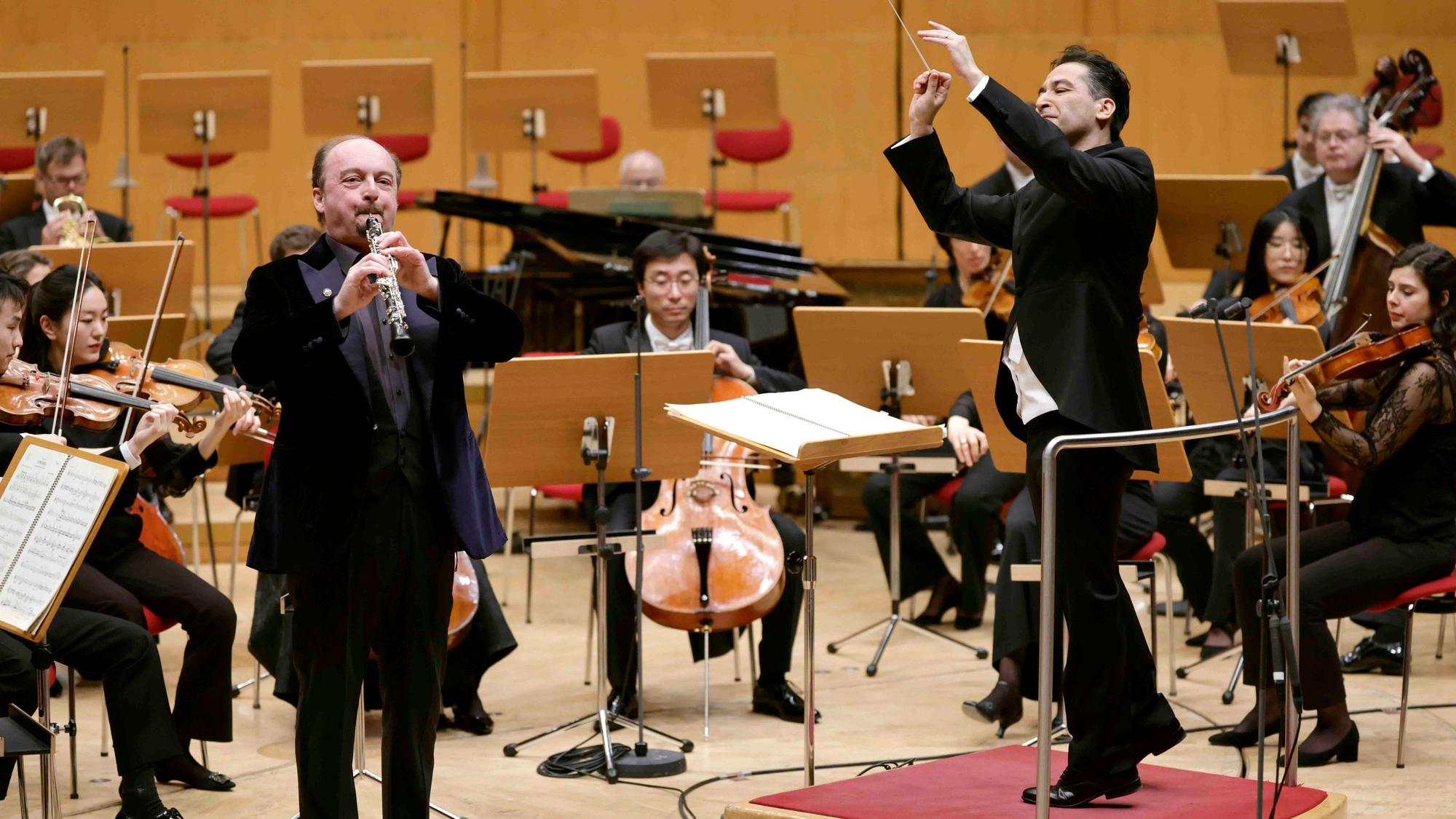 François Leleux gastierte in Begleitung des Gürzenich Orchester Köln unter der Leitung des kolumbianischen Dirigenten Andrés Orozco-Estrada in der Kölner Philharmonie.