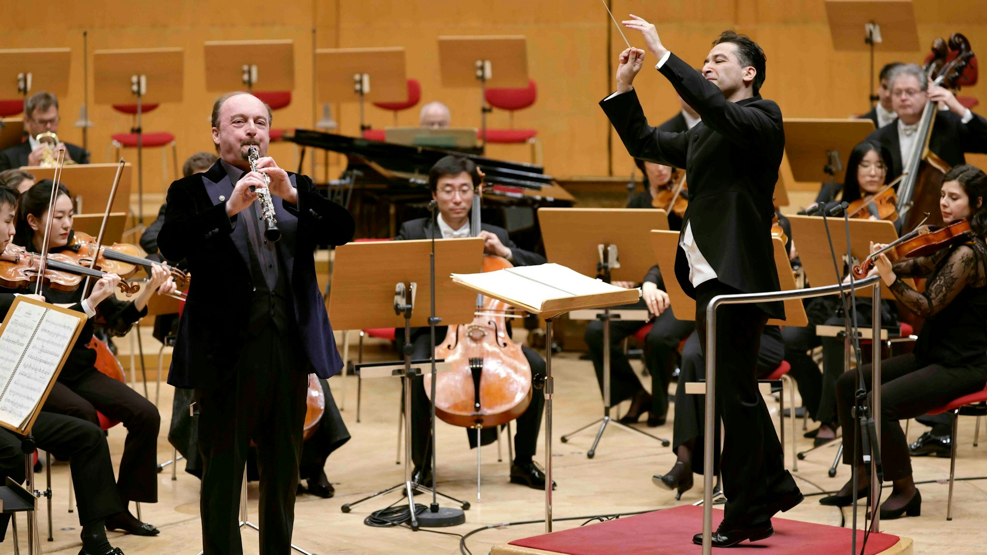François Leleux gastierte in Begleitung des Gürzenich Orchester Köln unter der Leitung des kolumbianischen Dirigenten Andrés Orozco-Estrada in der Kölner Philharmonie.