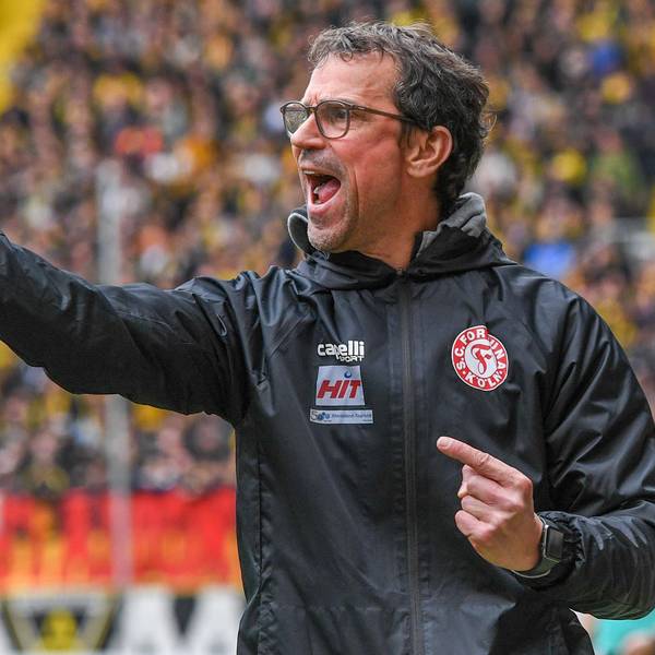 Matthias Mink Cheftrainer Fortuna Köln, gibt Anweisungen, gestikuliert, mit den Armen gestikulieren, gives instructions, gesticulate, 30.03.2024, Aachen Deutschland, Fussball, Regionalliga West, Alemannia Aachen - Fortuna Köln *** Matthias Mink head coach Fortuna Köln , gives instructions, gesticulates, gesticulate with arms, gives instructions, gesticulate, 30 03 2024, Aachen Germany , Soccer, Regionalliga West, Alemannia Aachen Fortuna Köln xmhx