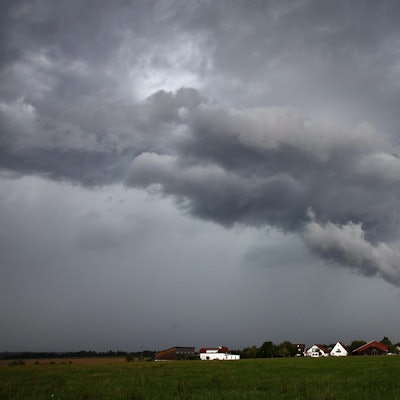 Eine Gewitterzelle zog über Korschenbroich bei Mönchengladbach (Symbolbild)