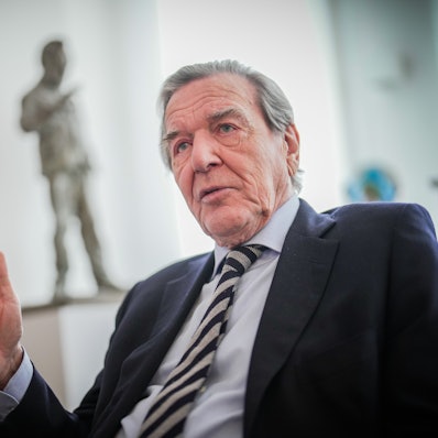 Gerhard Schröder (SPD), Bundeskanzler von 1998 bis 2005, aufgenommen in seiner Kanzlei.