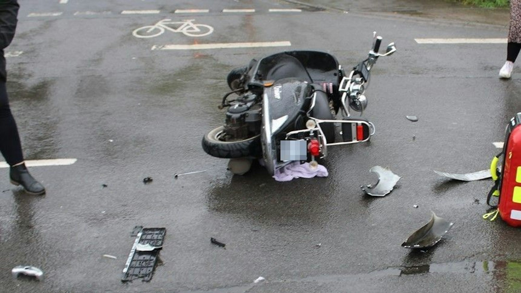 Das zerstörte Kleinkraftrad.