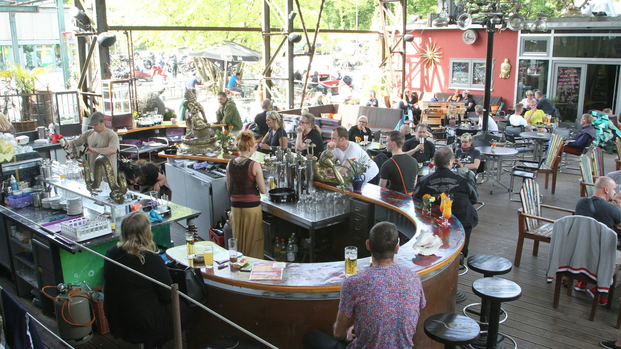 Der Biergarten Elmores auf dem ehemaligen Werksgelände von Kabelmetal.