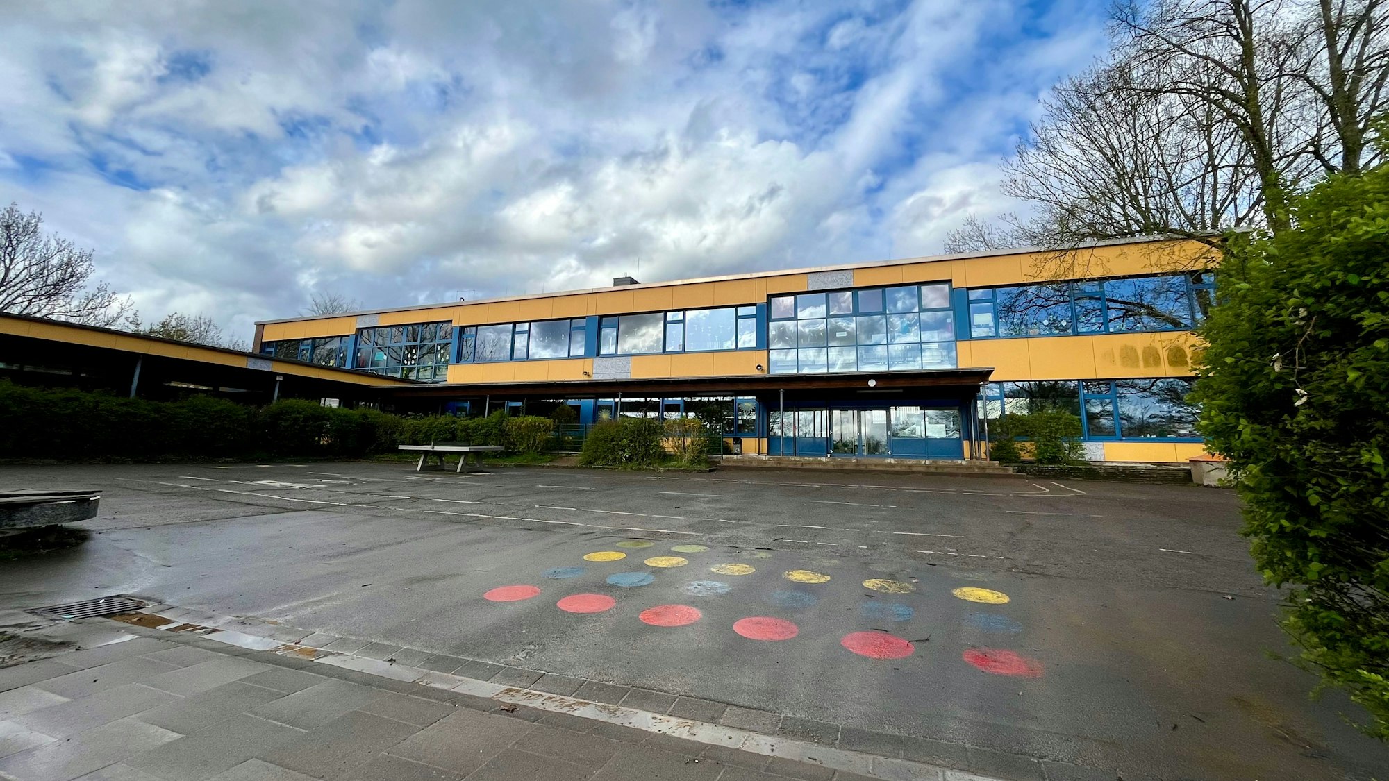 Die Arbeiten an der Grundschule In der Wasserkuhl in Steinbüchel laufen.