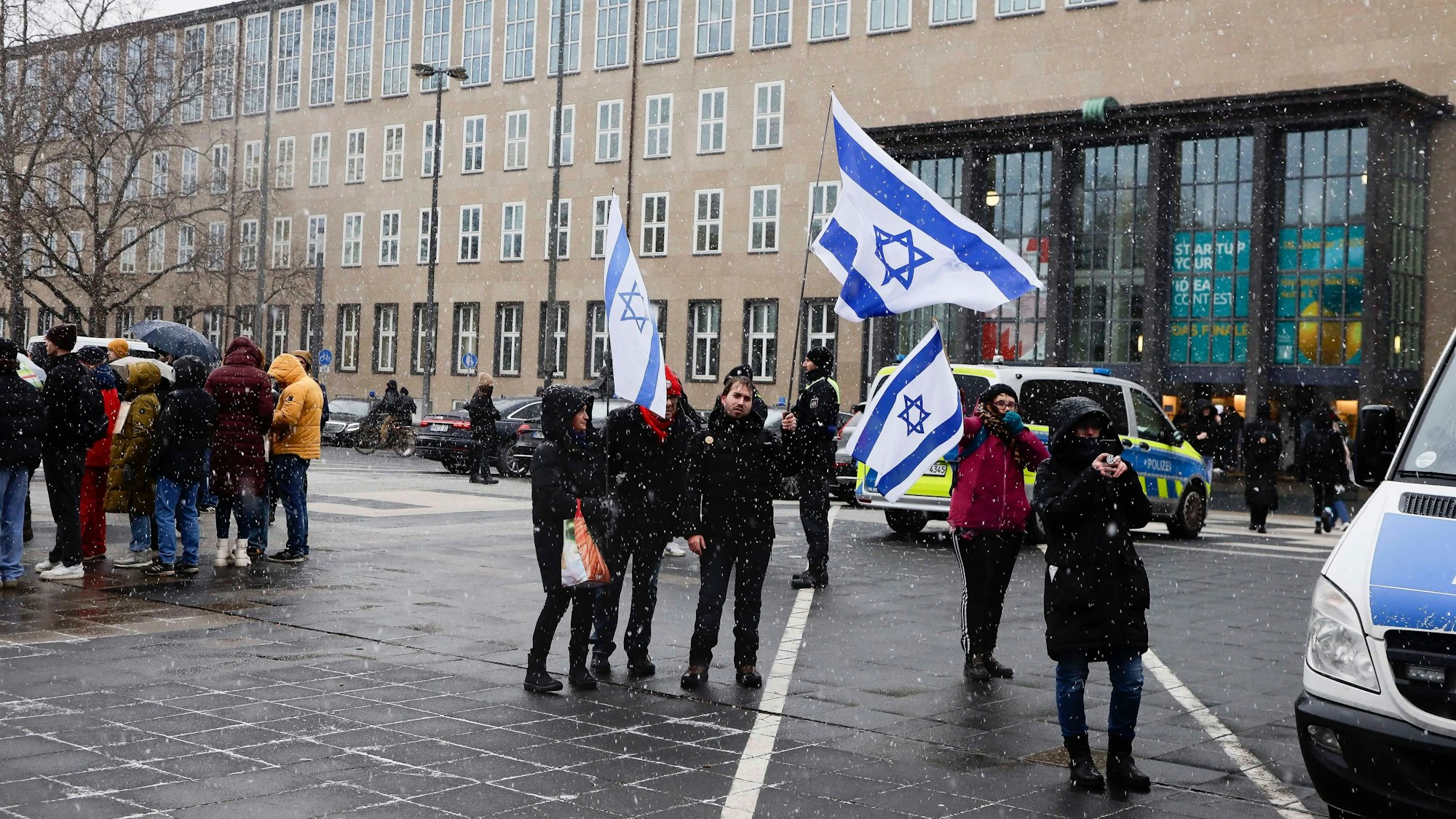 Pro-Israel-Demo am Albertus-Magnus-Platz